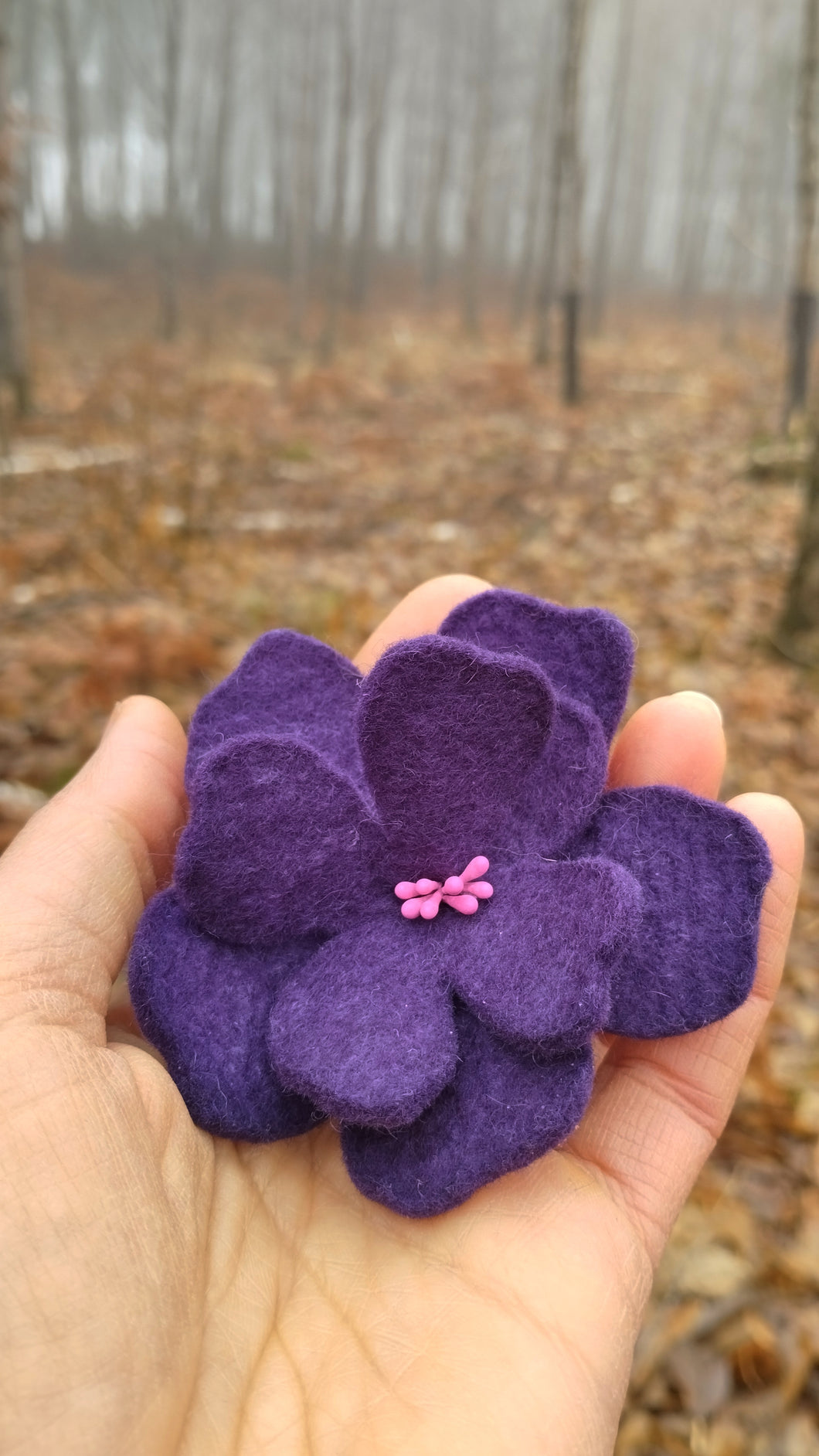 Broche pavot violet