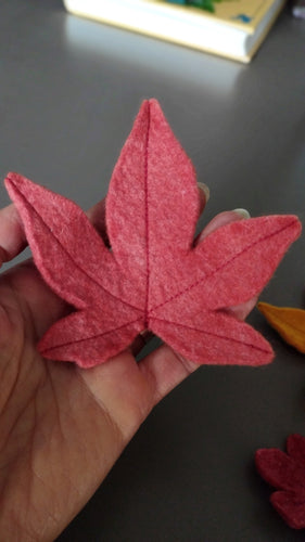 Broche Feuille d'érable orangée