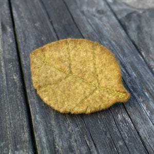 broche feuille verte d'automne