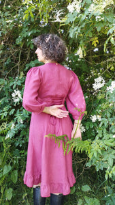 robe de jour d'été en lin biologique rose pivoine, il s'agit d'une teinture naturelle, creatrice Maureen