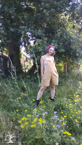 salopette short lin ocre (teinture végétale à la main)
