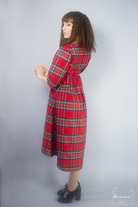 robe chaperon coupe empire en tartan rouge royal stewart- creatrice Maureen- collection Highlands