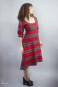 robe chaperon coupe empire en tartan rouge royal stewart- creatrice Maureen- collection Highlands
