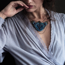 Charger l&#39;image dans la galerie, collier bleu style Art nouveau