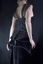 Charger l&#39;image dans la galerie, jupe en velours de soie noire à volants faux culs, et bustier noir style victorien