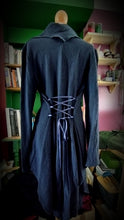 Charger l'image dans la galerie, la veste Jack (en maille mérinos bleu nuit)