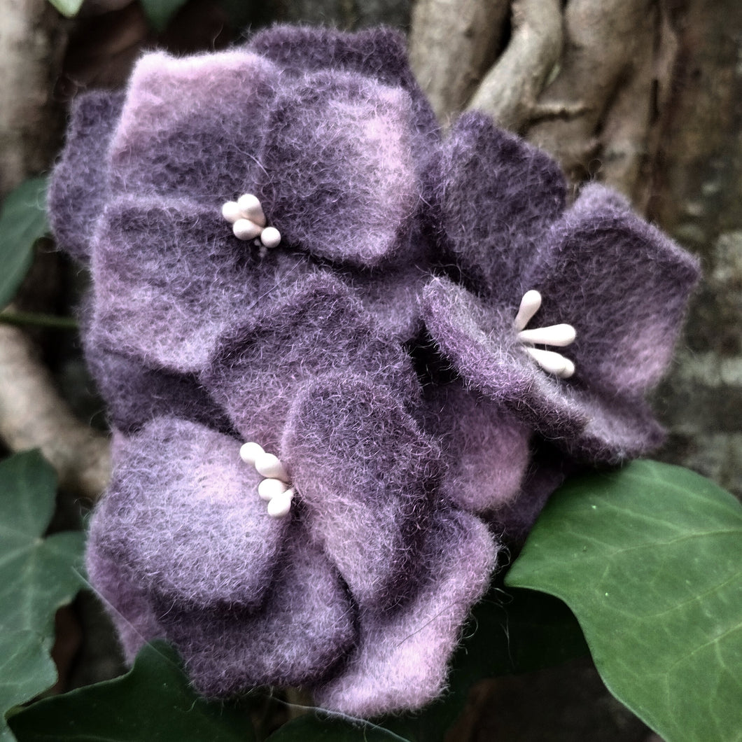 broche trois hortensia mauve cendre