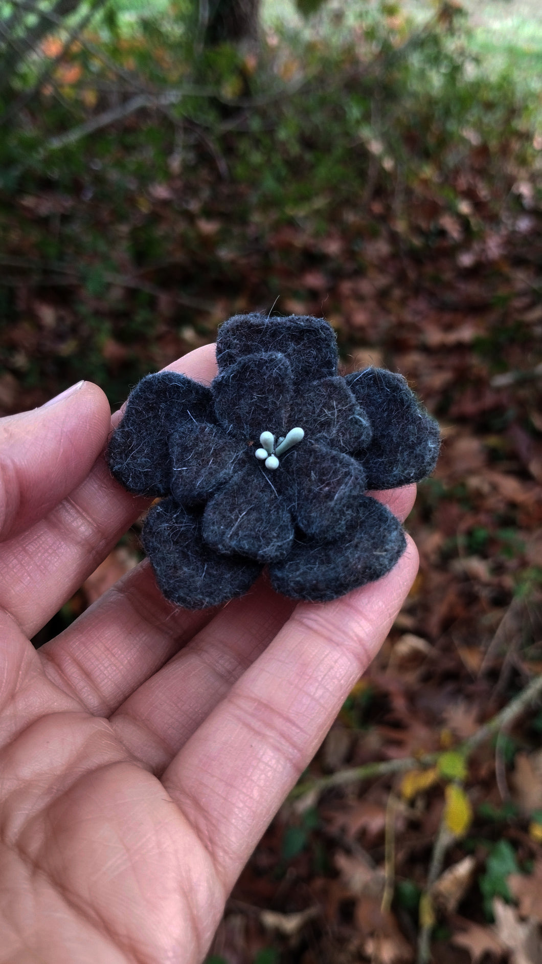 barrette fleur d'aubépine gris bleuté