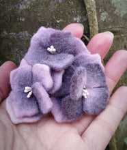 Charger l&#39;image dans la galerie, broche trois hortensia mauve cendre