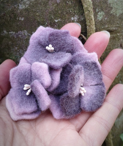 broche trois hortensia mauve cendre