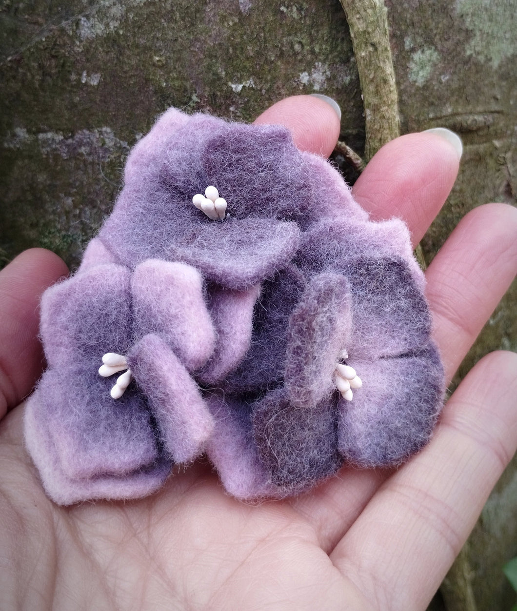broche trois hortensia mauve cendre