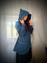 Charger l'image dans la galerie, veste imperméable taille 40 bleu canard, à capuche pointue