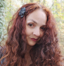 Charger l&#39;image dans la galerie, barrette fleur d&#39;aubépine gris bleuté