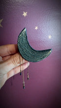 Charger l'image dans la galerie, grande broche lune noir et or
