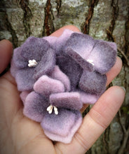 Charger l&#39;image dans la galerie, broche trois hortensia mauve cendre