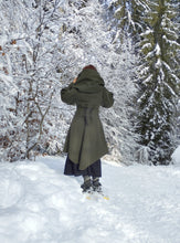 Charger l&#39;image dans la galerie, manteau Nabou vert forêt en drap de laine
