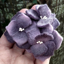 Charger l&#39;image dans la galerie, broche trois hortensia mauve cendre