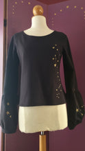 Charger l'image dans la galerie, pièce unique sweat-shirt noir étoiles dorées taille 40