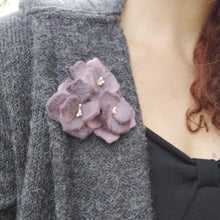 Charger l&#39;image dans la galerie, broche trois hortensia mauve cendre