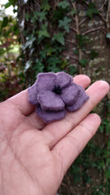 Charger l&#39;image dans la galerie, broche hortensia violet fané