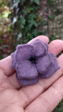 Charger l&#39;image dans la galerie, broche hortensia violet fané