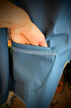 Charger l'image dans la galerie, veste imperméable taille 40 bleu canard, à capuche pointue
