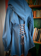 Charger l'image dans la galerie, veste imperméable taille 40 bleu canard, à capuche pointue