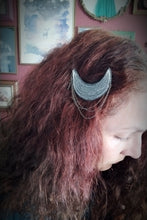 Charger l'image dans la galerie, grande barrette lune bleu vert et or ✨