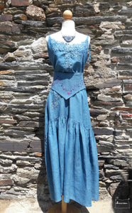 robe en lin bleu indigo, brodée de dentelle, créatrice Maureen
