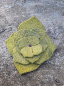 grande barrette fleur vert chartreuse (teinture végétale)