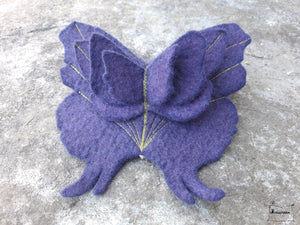 barrette grand papillon violet myrtille (teinture végétale)