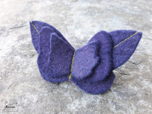barrette papillon en feutre violet myrtille (teinture végétale)