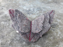 Charger l&#39;image dans la galerie, barrette papillon en feutre gris naturel