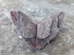 barrette papillon en feutre gris naturel