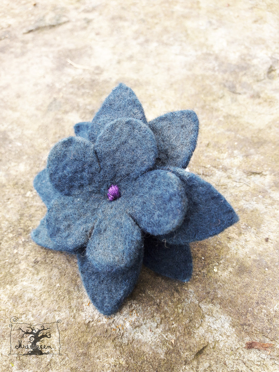 barrette fleur bleu topaze (teinture végétale)