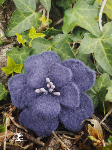 barrette fleur d'aubépine violette (teinture végétale)