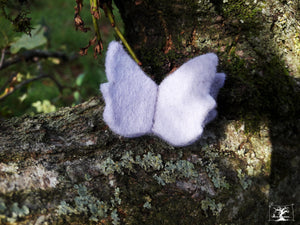 tiny broche papillon lila (teinture végétale)