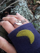 Charger l&#39;image dans la galerie, mitaines pur laine violet &amp; étoiles~lune vert lichen