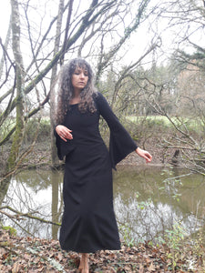 robe dame du lac en crêpe noir, creatrice Maureen, fabriqué en Bretagne