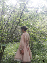 Charger l&#39;image dans la galerie, robe willow en lin rose poudré (teinture végétale)