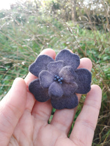 barrette fleur d'aubépine violet dégradé (teinture végétale)