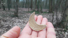 Charger l&#39;image dans la galerie, petite broche lune or