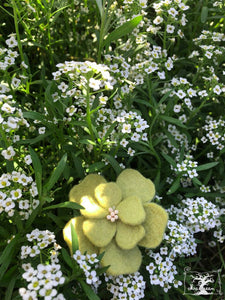 barrette fleur d'aubépine coloris anis (teinture végétale)