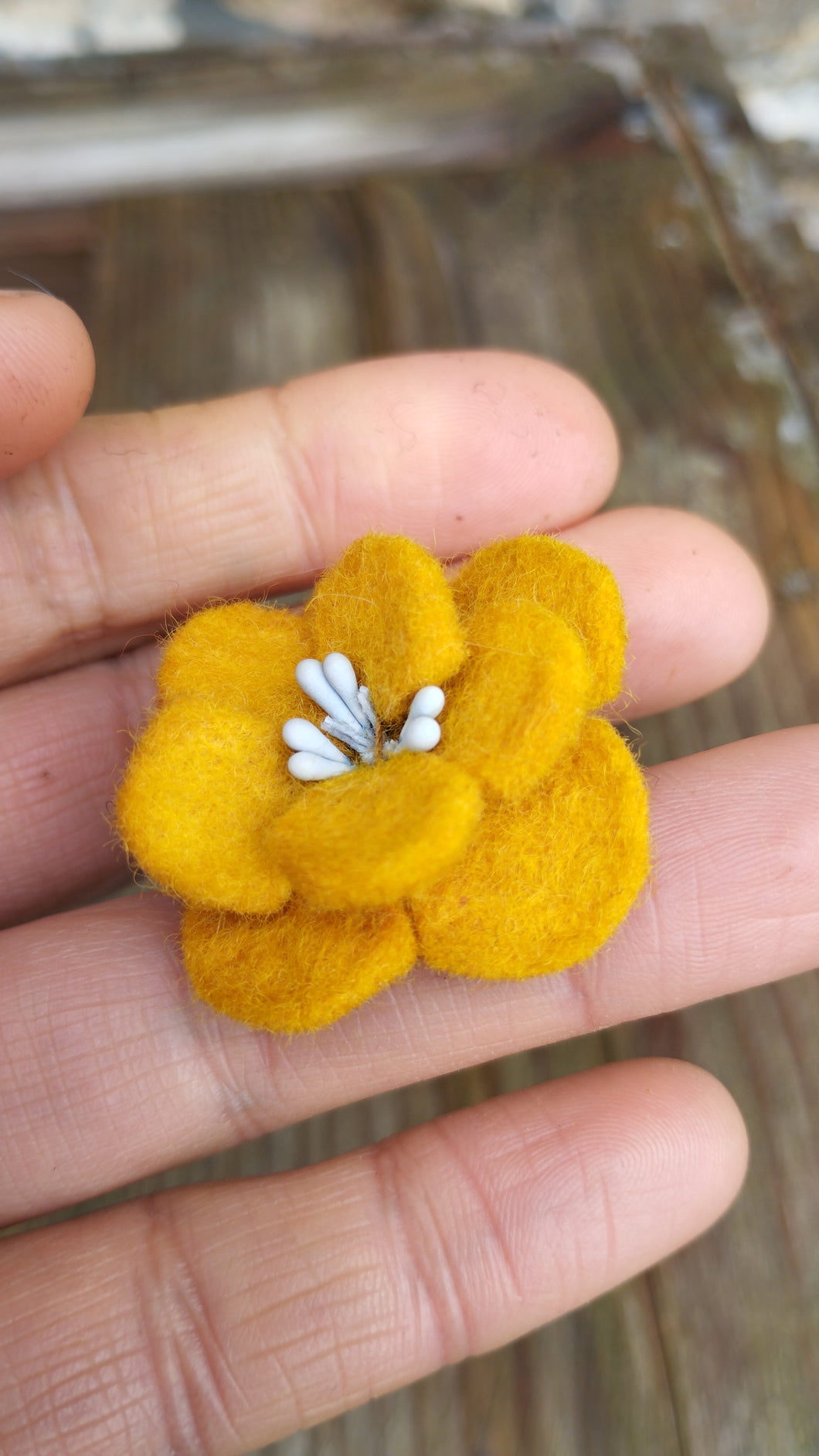 Tiny broche fleur jaune soleil
