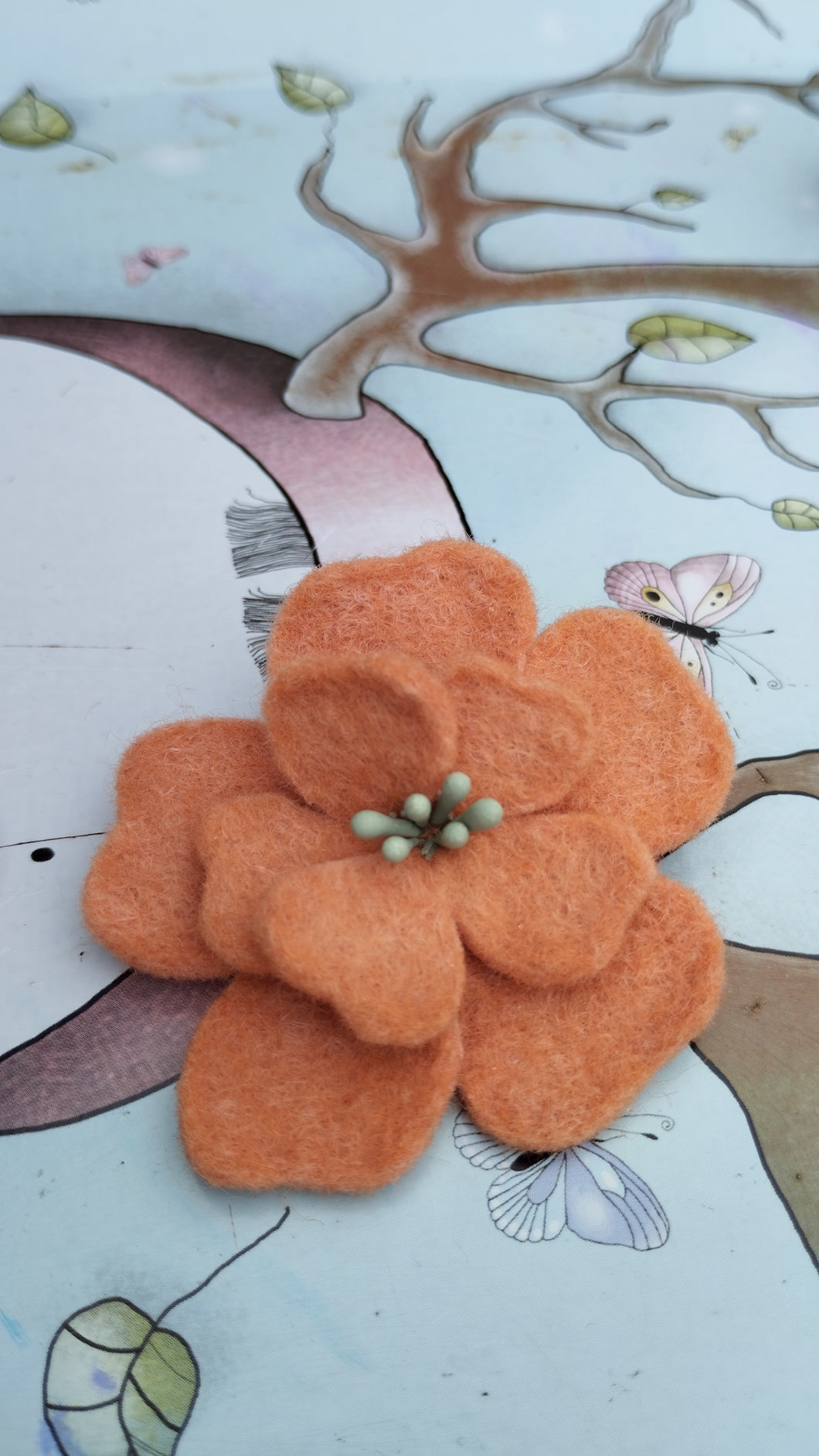barrette fleur d'aubépine corail (teinture végétale)
