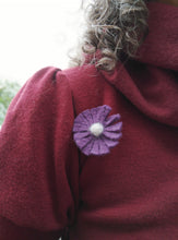 Charger l&#39;image dans la galerie, Mini broche astrée violet/blanc