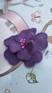 barrette fleur d'aubépine coloris violet (teinture végétale)