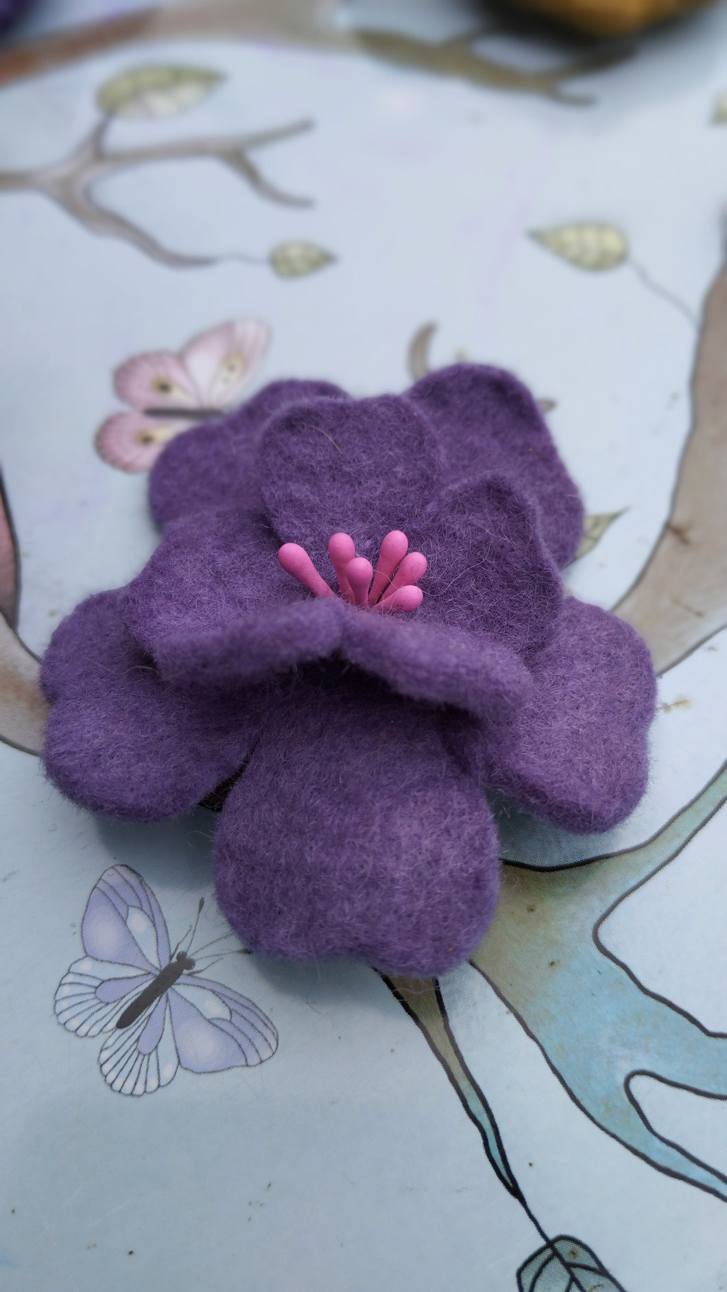 barrette fleur d'aubépine coloris violet (teinture végétale)