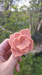 Broche hortensia rose corail (teinture végétale)