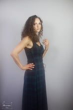 Charger l&#39;image dans la galerie, robe shadow par Maureen. créatrice Française. Robe longue en tartan